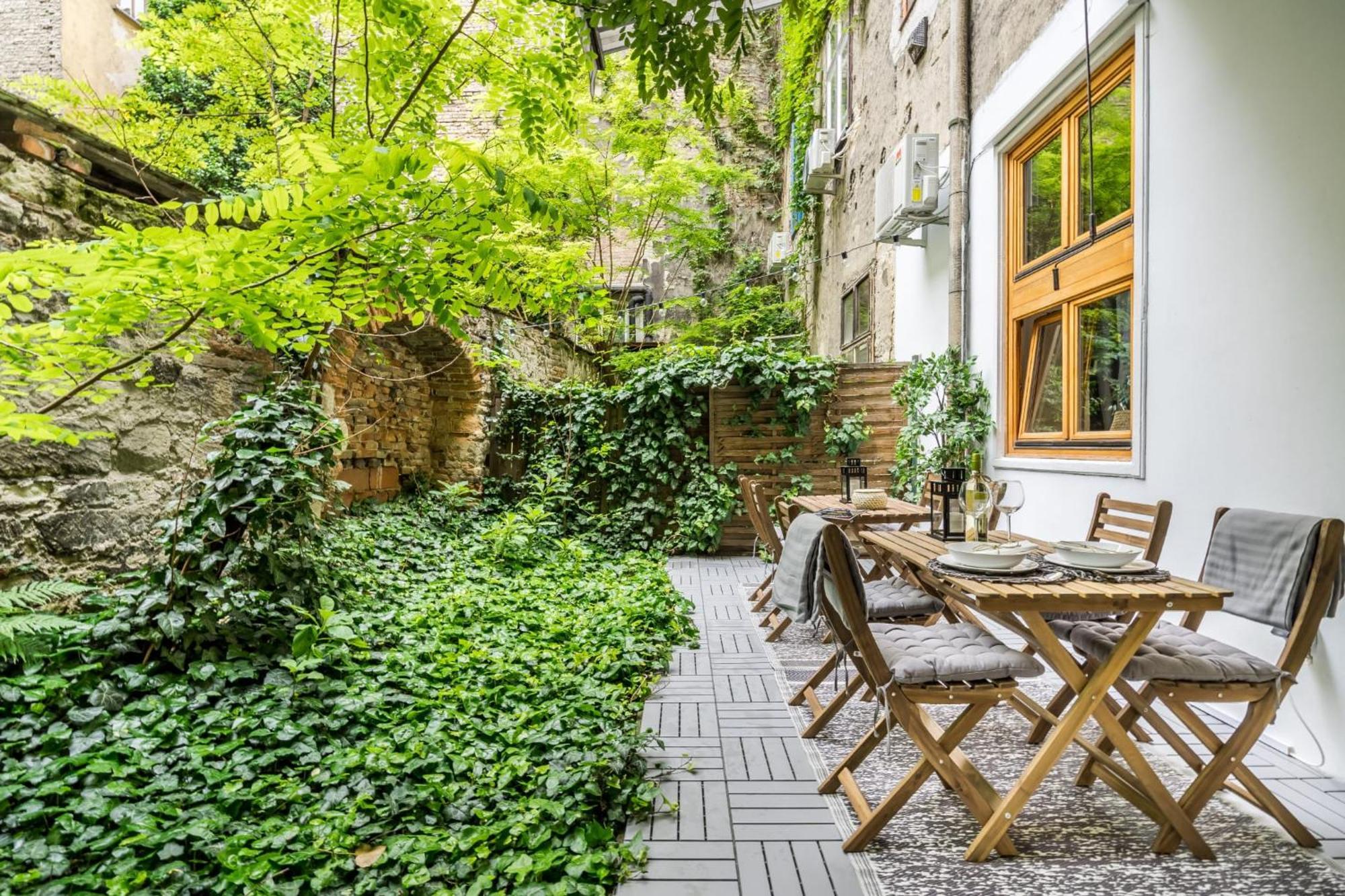 Wellness Wonderland: Garden, Sauna, Jacuzzi In Cbd บูดาเปสต์ ภายนอก รูปภาพ