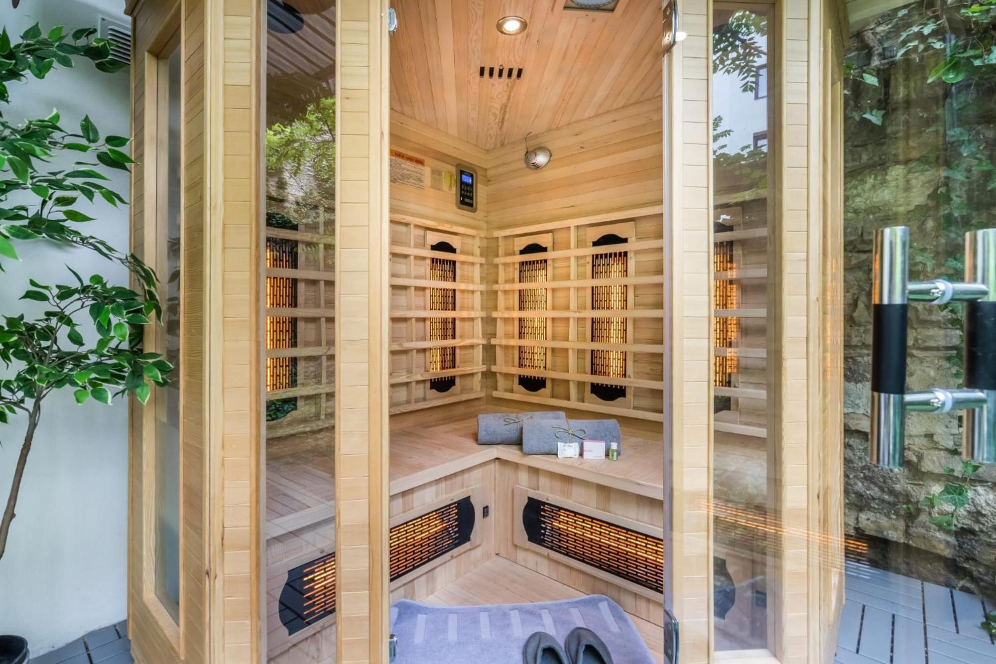 Wellness Wonderland: Garden, Sauna, Jacuzzi In Cbd บูดาเปสต์ ภายนอก รูปภาพ
