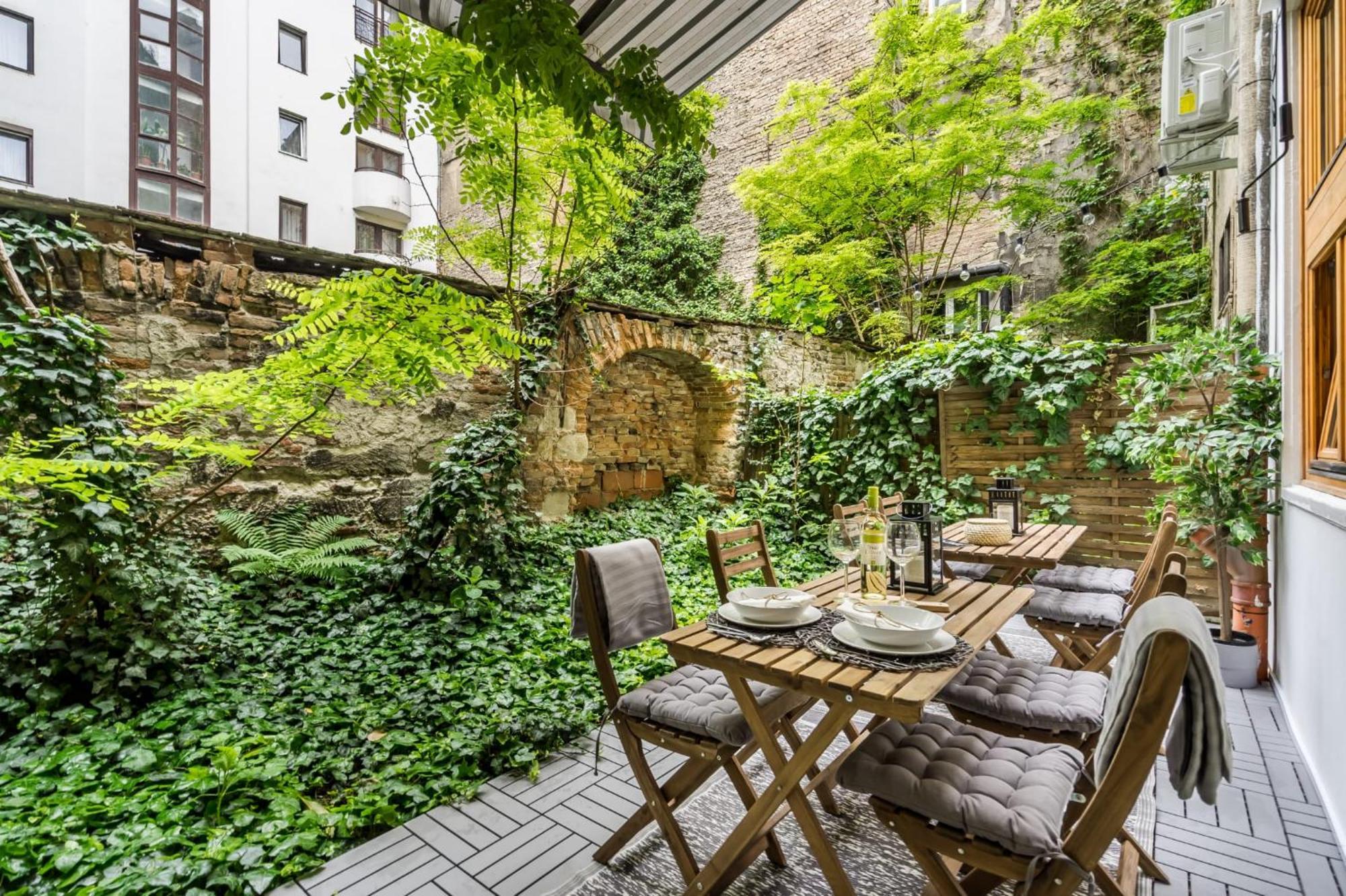 Wellness Wonderland: Garden, Sauna, Jacuzzi In Cbd บูดาเปสต์ ภายนอก รูปภาพ